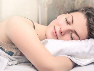 Φωτογραφία για ΠΡΟΣΟΧΗ: Αυτή είναι η στάση ύπνου που σου προκαλεί ρυτίδες