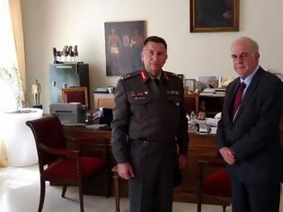 Φωτογραφία για Με τον νέο διοικητή της 5ης Ταξιαρχίας Πεζικού και ο Δήμαρχος Ηρακλείου