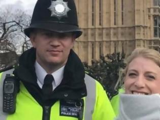 Φωτογραφία για Λονδίνο: 45 λεπτά πριν την τραγωδία – Η τελευταία φωτογραφία του ήρωα αστυνομικού