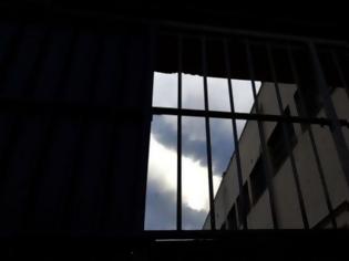 Φωτογραφία για Κατεδαφίστηκαν δύο πτέρυγες των γυναικείων φυλακών Κορυδαλλού