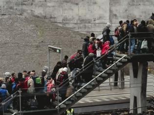 Φωτογραφία για Die Zeit: Oι ευρωπαϊκές χώρες έχουν αφήσει μόνη την Ελλάδα στο προσφυγικό