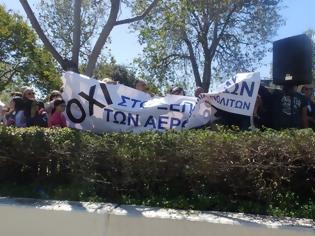Φωτογραφία για Χανιά - Πανό διαμαρτυρίας για το αεροδρόμιο στην Παρέλαση...