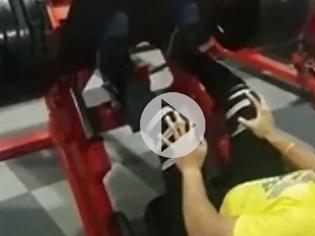 Φωτογραφία για Βίντεο σοκ: Έσπασε το γόνατό του ανάποδα προσπαθώντας να σηκώσει βάρη [ΣΚΛΗΡΕΣ ΕΙΚΟΝΕΣ]