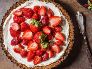 Φωτογραφία για Συνταγή για το πιο εύκολο cheesecake φράουλα