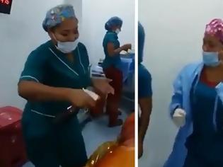 Φωτογραφία για Γιατροί και νοσοκόμες στην Κολομβία χόρευαν και γελούσαν γύρω από αναίσθητο ασθενή [video]