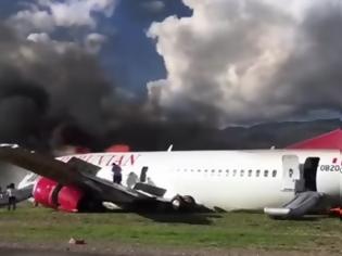Φωτογραφία για Τρόμος σε αεροσκάφος που έπιασε φωτιά κατά τη διάρκεια αναγκαστικής προσγείωσης