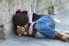 Αποκάλυψη-σοκ από τη UNICEF: Ένα στα δυο Ελληνόπουλα ζει κάτω από το όριο της φτώχειας!