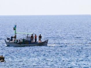 Φωτογραφία για Ψαρόβαρκα με 92 σύρους πρόσφυγες έφθασε στην Κύπρο από την Τουρκία