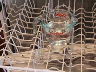 Φωτογραφία για Μοναδικό κόλπο για να καθαρίσετε και να απολυμάνετε το πλυντήριο πιάτων