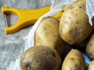 Φωτογραφία για Πώς να καθαρίσετε ένα σακί πατάτες σε 50 δευτερόλεπτα... [video]