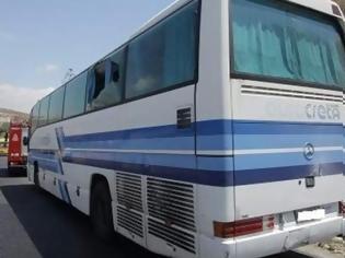 Φωτογραφία για Πάτρα: Λαχτάρησαν οι επιβάτες τουριστικού λεωφορείου - Ακούστηκε ένας θόρυβος και άρχισαν να... βγαίνουν καπνοί