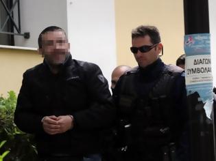 Φωτογραφία για Ο Μιχαλολιάκος φέρεται να υπέγραψε την απόλυση του διωκόμενου υπαλλήλου