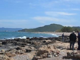 Φωτογραφία για ΦΡΙΚΗ: Οικογένεια ανακάλυψε ακέφαλο πτώμα σε παραλία της Κρήτης