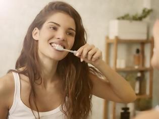 Φωτογραφία για Τελείωσε η οδοντόκρεμα; Εναλλακτικοί τρόποι για να πλύνεις τα δόντια σου