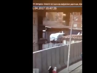 Φωτογραφία για Συγκλονίζει το βίντεο από τη στιγμή της έκρηξης στο Ντιγιάρμπακίρ στην Τουρκία