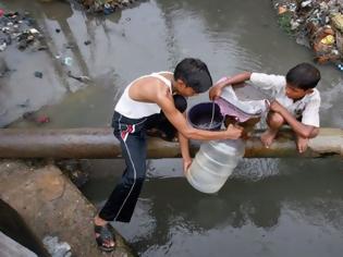 Φωτογραφία για Δύο δισεκατομμύρια άνθρωποι πίνουν νερό με περιττώματα