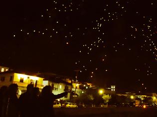 Φωτογραφία για Το έθιμο με τα αερόστατα - Πάσχα στο Λεωνίδιο