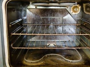 Φωτογραφία για Πως να καθαρίσετε τη σχάρα στο φούρνο σας και κάθε πότε πρέπει;