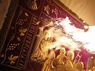 Φωτογραφία για Ιερέας έβαλε φωτιά στην Αγία Τράπεζα για να μιμηθεί την Αφη του Αγιου Φωτός! [video]