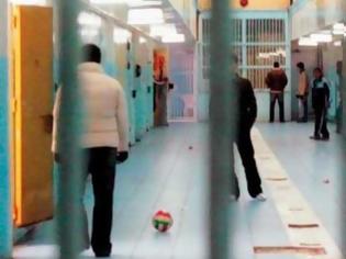 Φωτογραφία για Κρούσματα φυματίωσης στις φυλακές Αγίου Στεφάνου της Πάτρας - Με αιμοπτύσεις τρεις κρατούμενοι - Ανησυχούν οι υπόλοιποι