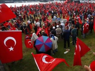 Φωτογραφία για Σοκαρισμένοι στη Γερμανία από την ψήφο των τούρκων μεταναστών στο δημοψήφισμα