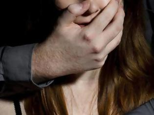 Φωτογραφία για Εξελίξεις για τον ομαδικό βιασμό στη Ρόδο: Περίεργη συμπεριφορά γυναίκας που βίασαν 3 άντρες - Ανεξήγητες αντιφάσεις