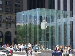 Φωτογραφία για Η Apple θα αποσυναρμολογήσει τον γυάλινο κύβο του Apple Store της 5ης λεωφόρου στο Μανχάταν