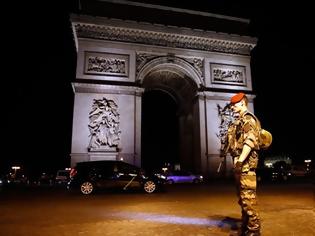 Φωτογραφία για Πανικός στο Παρίσι δύο μέρες μετά το χτύπημα στα Ηλύσια Πεδία