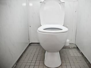 Φωτογραφία για Δημόσιες τουαλέτες: Ποιος είναι ο πιο υγιεινός τρόπος να κάθεστε [video]