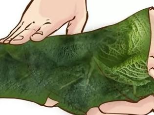 Φωτογραφία για Παίρνει φύλλα από λάχανο και τυλίγει τα πόδια της. Μόλις δείτε γιατί θα εκπλαγείτε