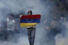 Βράζει η Βενεζουέλα, στο κέντρο του Καράκας θέλουν να φτάσουν οι διαδηλωτές