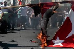 Οργή στην Άγκυρα για το κάψιμο τουρκικής σημαίας στην Αθήνα