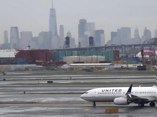 Φωτογραφία για H United Airlines δίνει 10.000 δολάρια σε όποιον παραχωρεί εθελοντικά τη θέση του