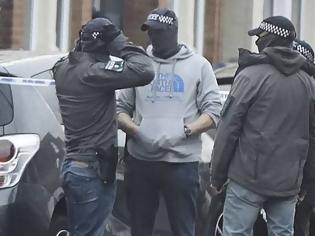 Φωτογραφία για Συναγερμός στη Βρετανία: Έφοδος της αντιτρομοκρατικής με συλλήψεις και τραυματίες στο Λονδίνο