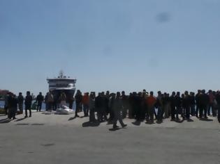 Φωτογραφία για Ειρηνικό Μπλόκο  στο λιμάνι της Ερμούπολης [video]