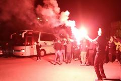 Παραλήρημα και θερμή υποδοχή στα Γιάννενα: «ΑΕΚ, ΑΕΚ φέρε μας το Κύπελλο»