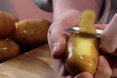 Μην πετάτε τις φλούδες από τις πατάτες – Δείτε γιατί