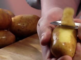Φωτογραφία για Μην πετάτε τις φλούδες από τις πατάτες – Δείτε γιατί