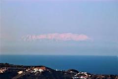 Σπάνια εικόνα: Είδαν τις χιονισμένες κορυφές της Κρήτης από τη Σαντορίνη;