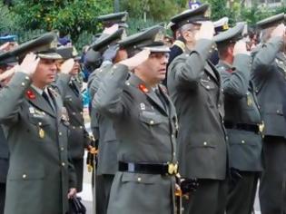 Φωτογραφία για «Χαράτσι» 2.000 ευρώ στους στρατιωτικούς για να πληρώνουν τις... στολές τους