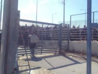 Φωτογραφία για Έφτασαν οι οπαδοί του ΠΑΟΚ στο Πανθεσσαλικό - Δείτε τα δρακόντεια μέτρα ασφαλείας... [photos+video]