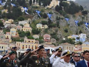 Φωτογραφία για Στη Σύμη οι Αρχηγοί ΓΕΣ και ΓΕΝ για τον εορτασμό απελευθέρωσης του νησιού από τους Γερμανούς