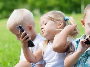 Φωτογραφία για Επικίνδυνες η οθόνες ταμπλετ και κινητών για τα παιδιά επιβεβαιώνει νέα έρευνα