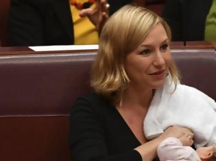 Φωτογραφία για Δείτε την πρωτιά αυτής της γυναίκας στη βουλή της Αυστραλίας