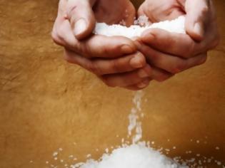 Φωτογραφία για Τρία σημάδια του σώματος ότι πρέπει να μειώσετε το αλάτι