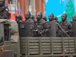 Φωτογραφία για Στρατιώτες βγαλμένοι μέσα από ταινία τρόμου - Φορούν στολές που προκαλούν τρόμο [photos]