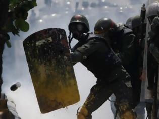 Φωτογραφία για Βόμβες με περιττώματα, το νέο «όπλο» των διαδηλωτών στη Βενεζουέλα