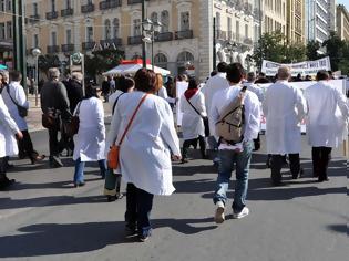 Φωτογραφία για Φαρμακοποιοί, ΟΕΝΓΕ, ΕΙΝΑΠ, οδοντίατροι & ΕΚΑΒ συμμετέχουν στη γενική απεργία της 17ης Μαΐου
