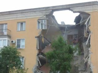 Φωτογραφία για Έκρηξη σε πολυκατοικία στη Ρωσία [video]