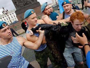 Φωτογραφία για Έτσι «θεραπεύουν» την ομοφυλοφιλία στην Ρωσία